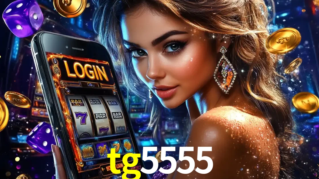 Mulher glamorosa segurando um smartphone com a tela de login para os jogos de caça-níqueis do cassino online tg5555, com moedas de ouro e dados ao redor.